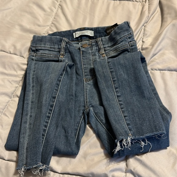 Liverpool Gia Gliders - Picture 2 of 2